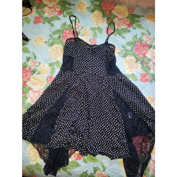 catch me Dresses & Skirts - Navy blue flowy fairy dress w/ lace inserts